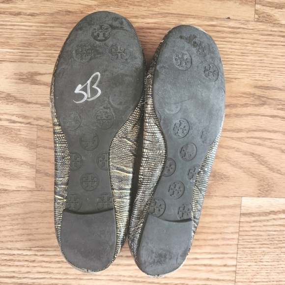 Tory Burch Black and Gold Flats, Size 8/True Size 7.5 - Picture 9 of 11